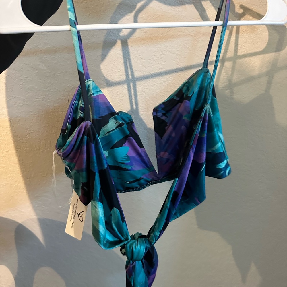 Windsor top brand new- multi color